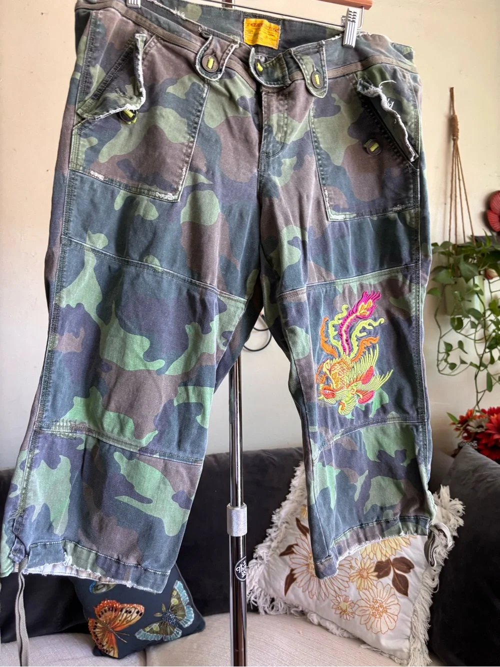 Dragon Embroidered Camo Military Workwear Cropped 9” MidRise Pants 40” Waistband - Picture 13 of 17